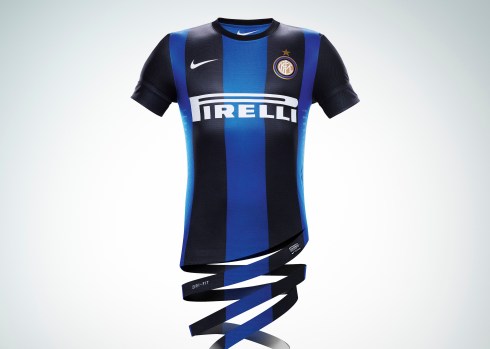NIKE_INTER_water_bottle_cropped_original