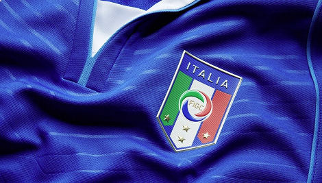 italy-home-shirt-confederations-cup-2013-crest-detail