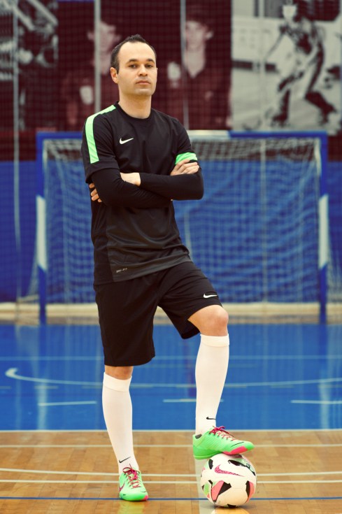 NIKE_INIESTA_FUTSAL_19058