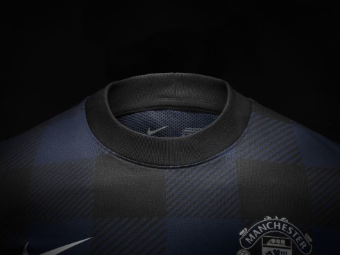 Fa13_FB_ClubKits_ManU_Replica_Away_COLLAR_0022