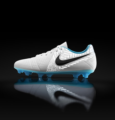 Global_Football_Maestri3FG_OnBlack_26174