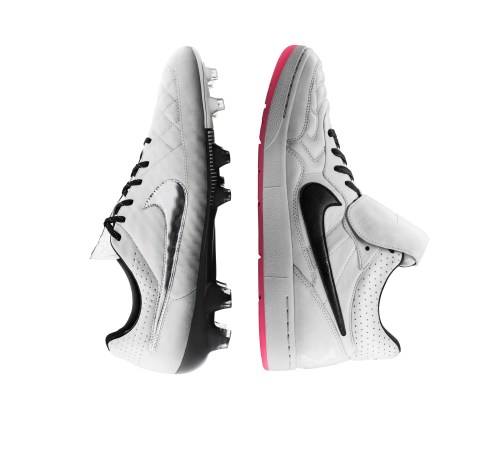 Global_Football_Product_TIempo_Cleats_V2_LegendV_butterfly_26865