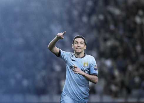 Fa14_FB_WE_Club_Kits_ManCity_InGame_Home_Navas_001_31216