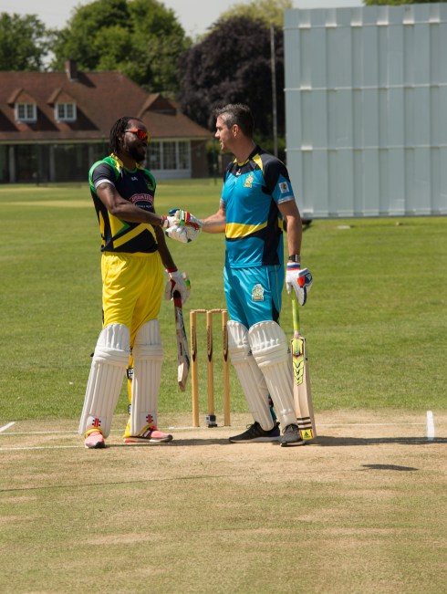 KP and Chris Gayle shake hands - Hero Caribbean Premier League